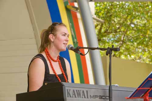 Roselyn Cloake - Singing a the Timaru Sound Shell Festival of Rose's 2007